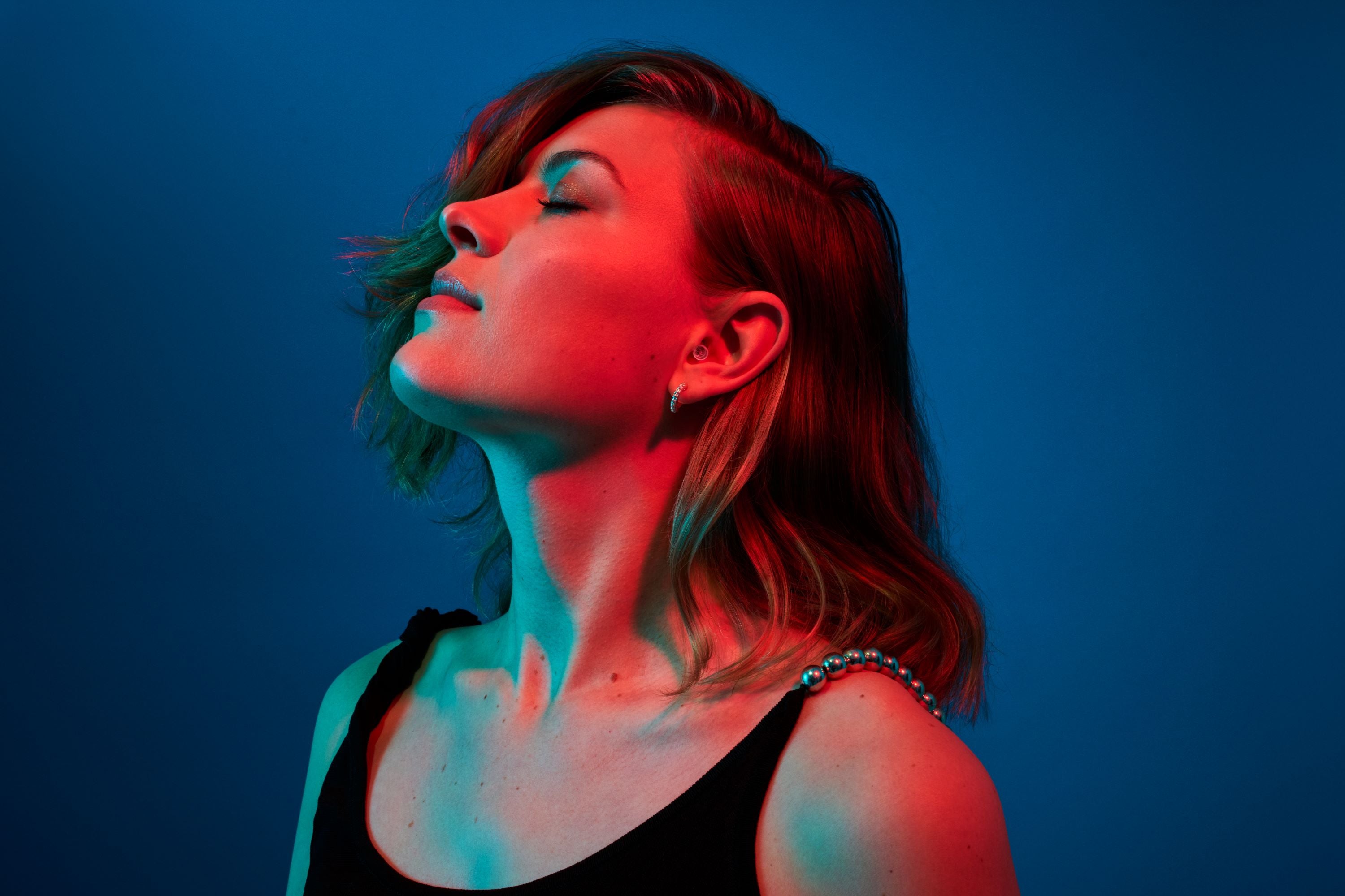 women wearing alpine partyplug transparant