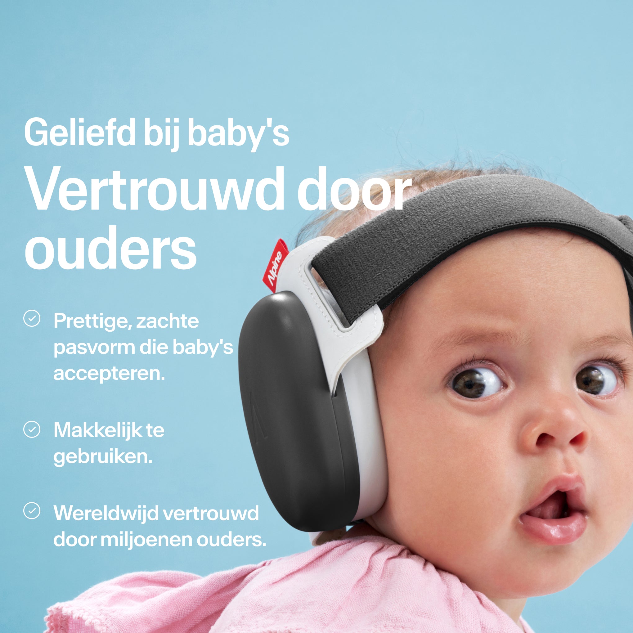 Baby draagt Alpine Muffy Baby in zwart op het hoofd 