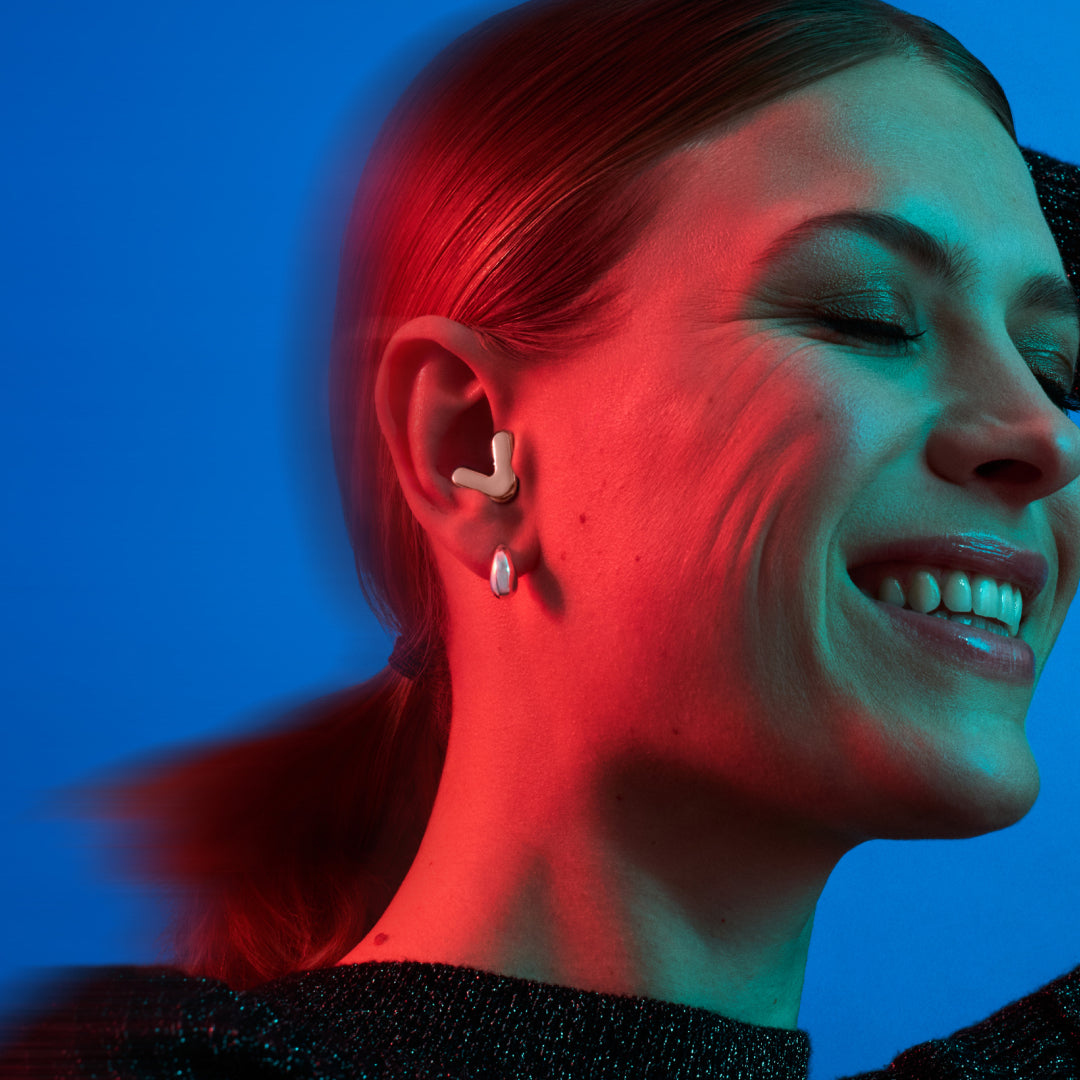 Woman wears Alpine Tune in rose-gold  showcases advanced music filter USP 