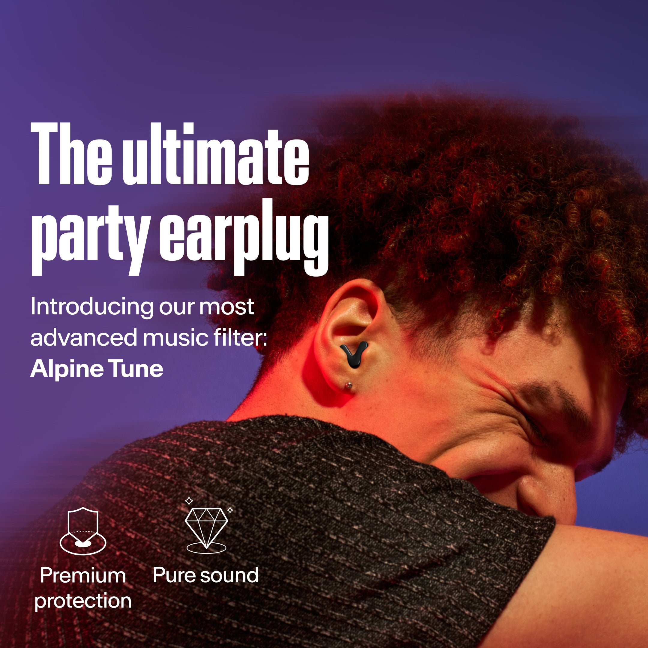 Man wears Alpine Tune in black – showcases USP advanced music filter 