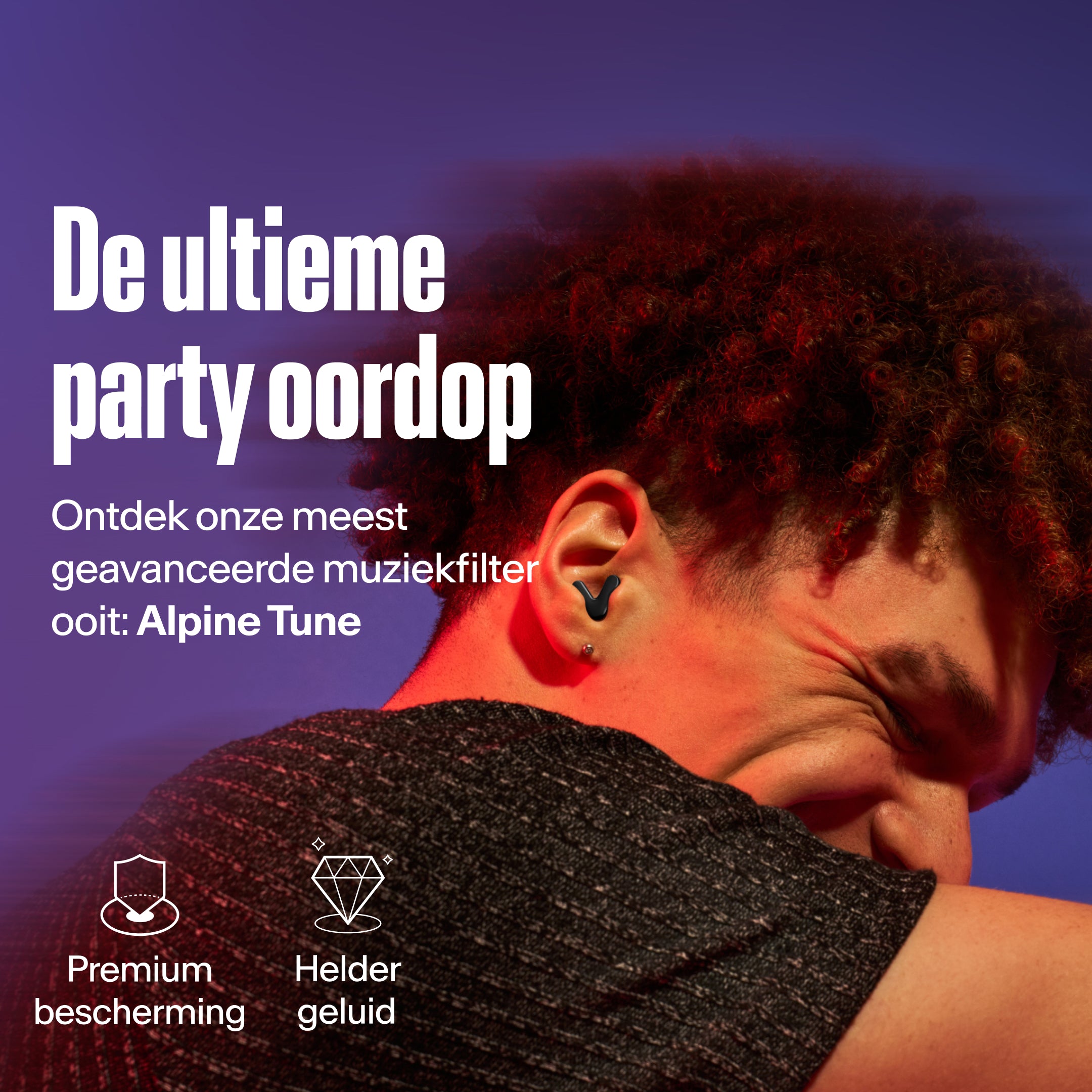 Man draagt Alpine Tune in black – toont USP geavanceerde muziekfilter 